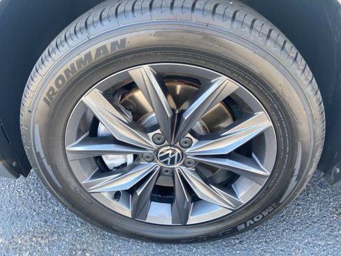 Certified 2022 Volkswagen Tiguan SE image 31