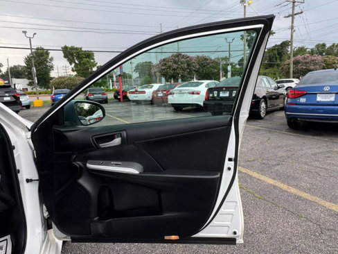 Used 2014 Toyota Camry SE image 13