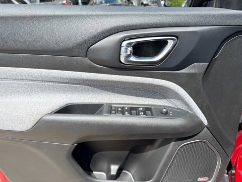 New 2025 Jeep Compass Latitude w/ Sun and Sound Group image 14