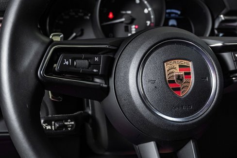 Certified 2025 Porsche Macan image 20