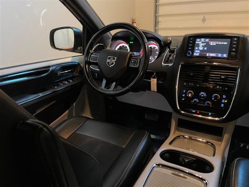 Used 2019 Dodge Grand Caravan SXT image 9