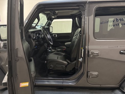 Used 2022 Jeep Wrangler Unlimited Sahara image 9