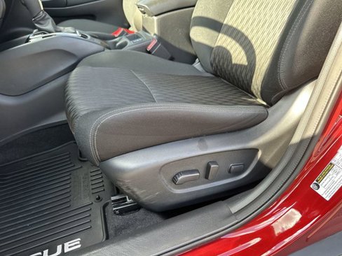 Used 2018 Nissan Rogue SV w/ Premium Package image 26