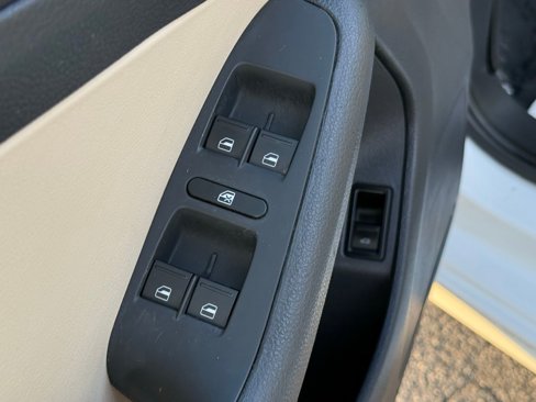 Used 2017 Volkswagen Jetta SE image 15