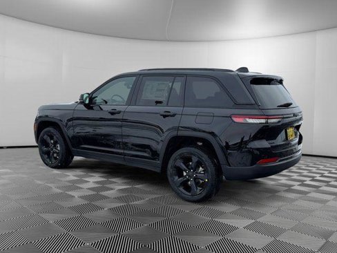 New 2025 Jeep Grand Cherokee Limited w/ Luxury Tech Group II image 4