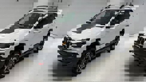 Used 2022 Jeep Cherokee Trailhawk image 1