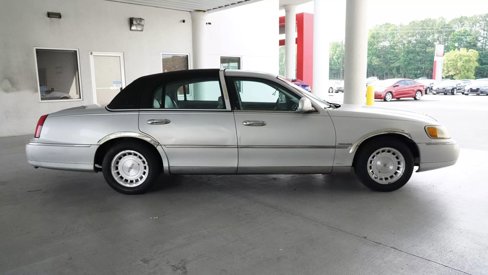 Used 1998 Lincoln Town Car Executive image 4