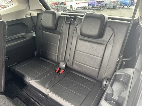 Used 2020 Volkswagen Tiguan SE w/ Panoramic Sunroof Package image 26