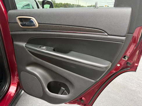 Used 2017 Jeep Grand Cherokee Limited image 16