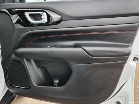Used 2024 Jeep Compass Trailhawk image 17