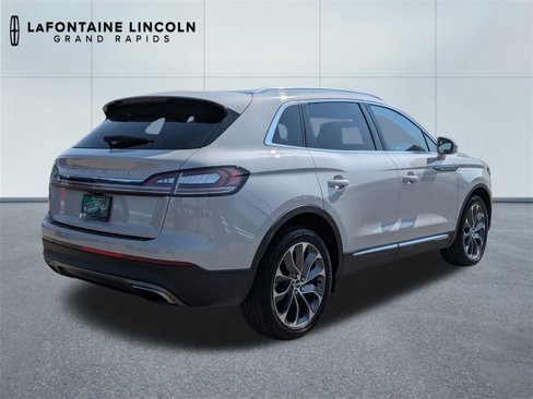 Used 2022 Lincoln Nautilus Reserve w/ Luxury Package image 5