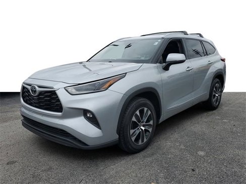 Used 2021 Toyota Highlander XLE image 2