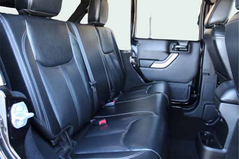 Used 2017 Jeep Wrangler Unlimited Sahara w/ Connectivity Group image 25