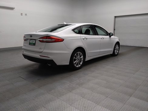 Used 2020 Ford Fusion SE image 9