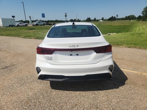 Used 2024 Kia Forte LXS image 2