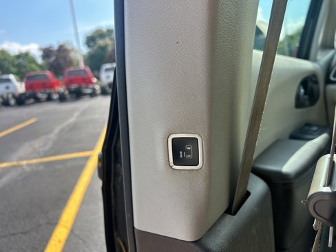Certified 2018 Chrysler Pacifica Touring-L image 18
