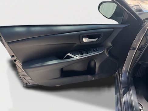 Used 2015 Toyota Camry SE image 9