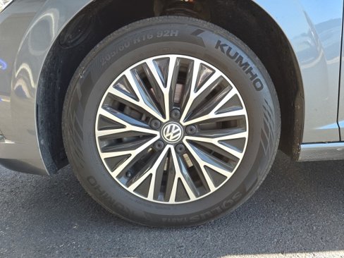 Used 2019 Volkswagen Jetta SE w/ Cold Weather Package image 9