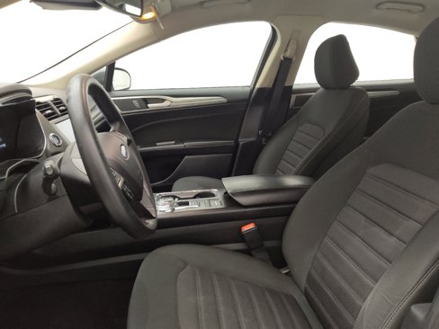Used 2020 Ford Fusion SE image 17