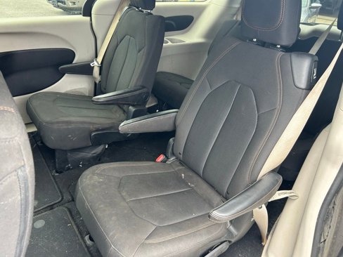 Used 2017 Chrysler Pacifica LX image 12