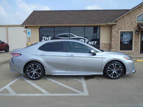 Used 2020 Toyota Camry SE image 5
