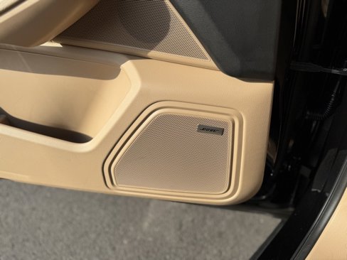 Certified 2025 Porsche Macan image 14