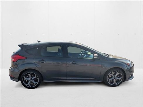 Used 2018 Ford Focus ST image 4