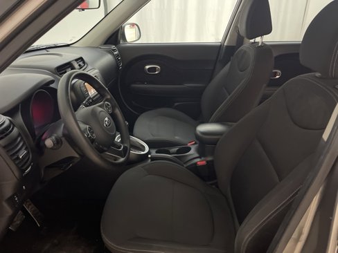 Used 2018 Kia Soul image 23