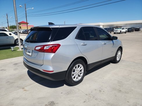 Used 2020 Chevrolet Equinox LS w/ LS Convenience Package image 4