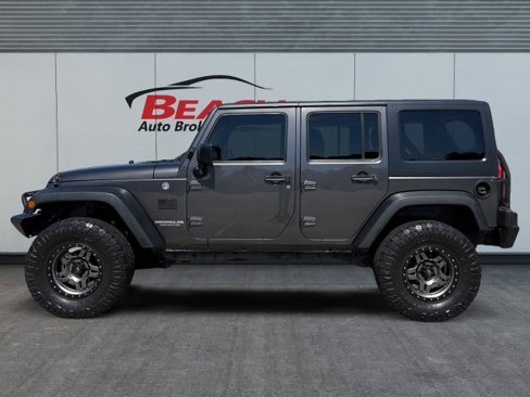 Used 2016 Jeep Wrangler Unlimited Rubicon w/ Connectivity Group image 3