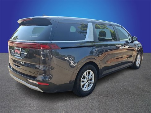 Used 2023 Kia Carnival LX image 4