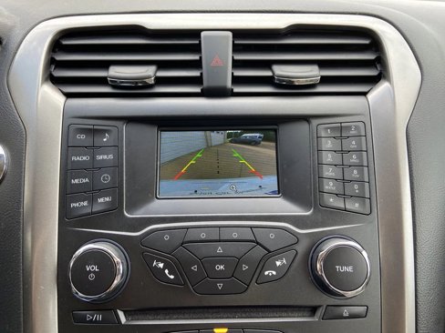 Used 2018 Ford Fusion SE image 18