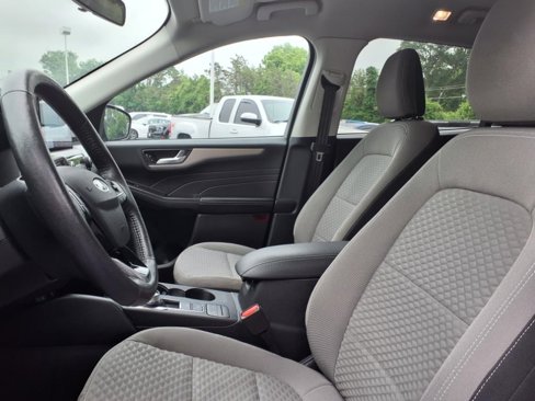 Used 2021 Ford Escape SE w/ SE Sport Appearance Package image 18