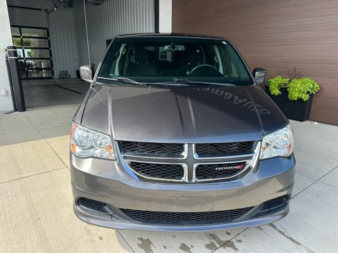 Used 2016 Dodge Grand Caravan SE image 2