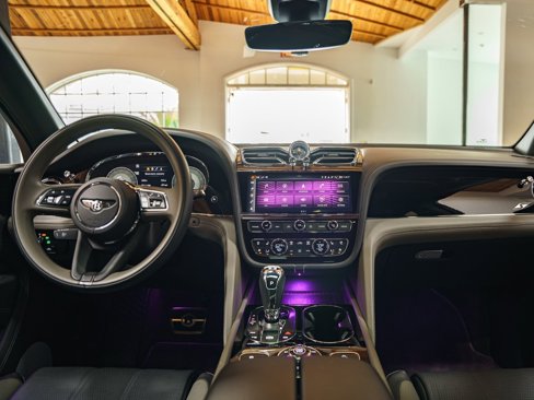 Used 2022 Bentley Bentayga image 19