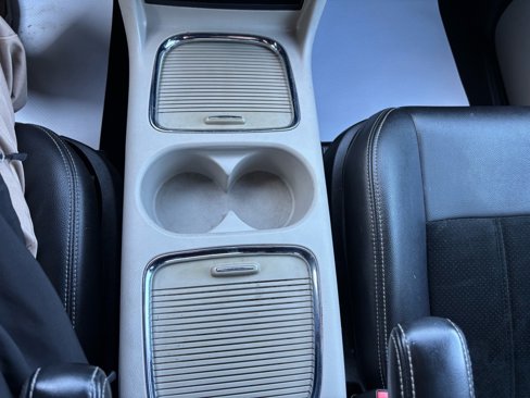Used 2018 Dodge Grand Caravan SXT image 38