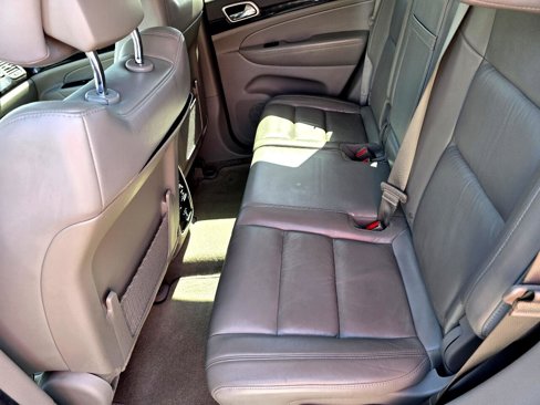 Used 2011 Jeep Grand Cherokee Laredo image 12