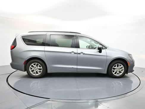 Used 2020 Chrysler Voyager Lxi image 4