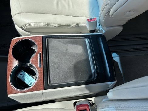 Used 2014 Toyota Sienna XLE image 19