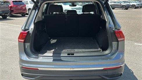 Used 2022 Volkswagen Tiguan SE image 27