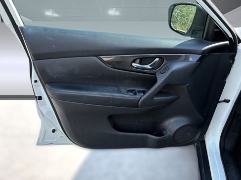 Used 2017 Nissan Rogue SV w/ SV Premium Package image 13