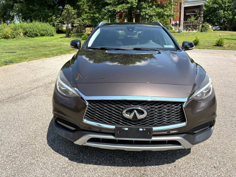 Used 2018 INFINITI QX30 Premium image 2