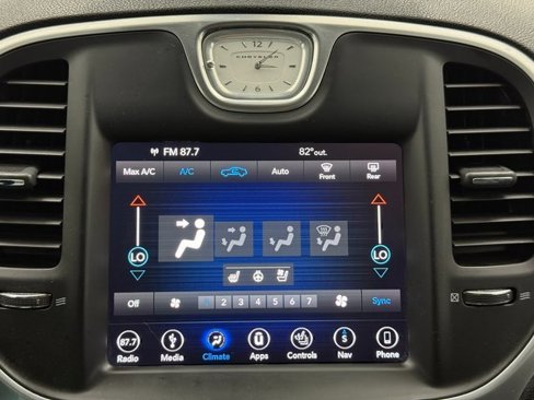 Used 2019 Chrysler 300 Limited image 16