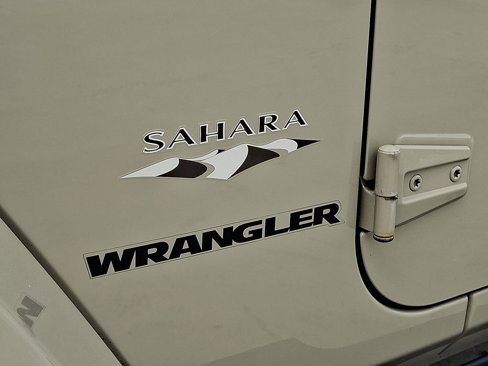 Used 2017 Jeep Wrangler Sahara w/ Connectivity Group image 31