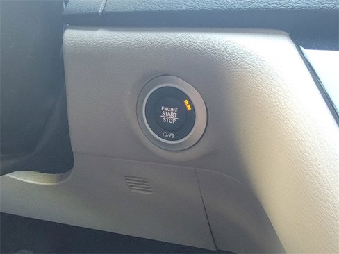 Used 2022 Chrysler Voyager LX image 28