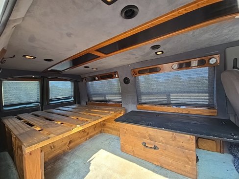 Used 1999 Ford E-150 and Econoline 150 image 8