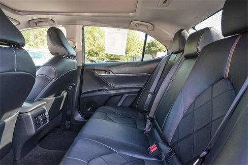 Used 2018 Toyota Camry XLE image 18