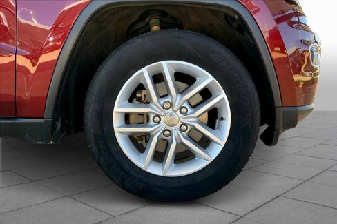 Used 2018 Jeep Grand Cherokee Laredo image 11