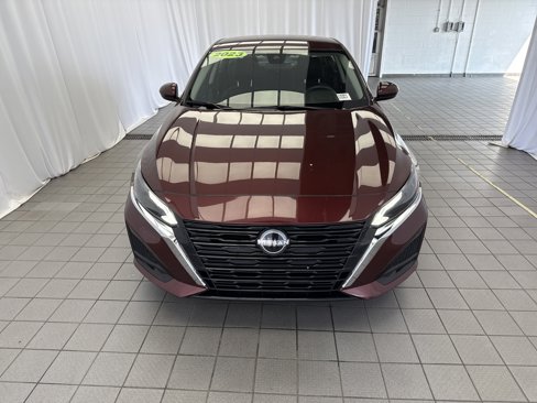 Used 2023 Nissan Altima 2.5 SV image 2