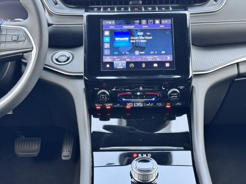 Used 2023 Jeep Grand Cherokee L Laredo image 25
